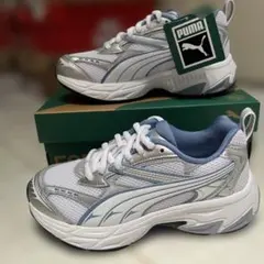 プーマ　スニーカー