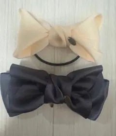 立体リボンモチーフのヘアゴム、ポニーフックの2点