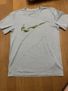NIKE DRI-FIT カモフラ スウッシュ Tシャツ グレー Mのサムネイル
