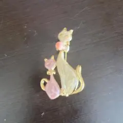 猫のデザインブローチ