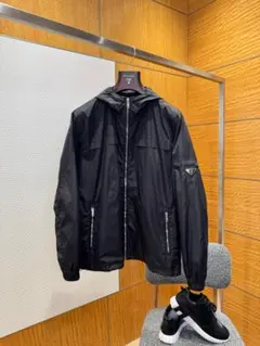 プラダ ブラック ナイロンジャケット フード付き