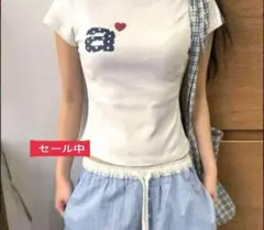 aeae Tシャツ ホワイト トップス カットソー 韓国 ロゴ ハート