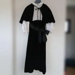 黒のベルベットケープワンピース