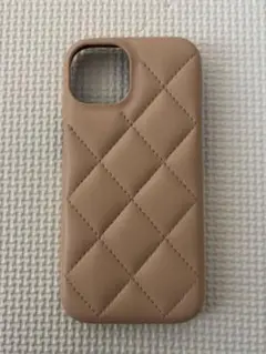 ベージュ　キルティング iPhone15ケース