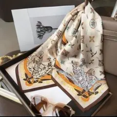 新品　四葉柄　スカーフ　バンダナ　上品　おしゃれのサムネイル