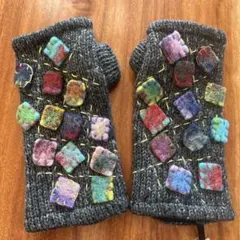 チャコールグレー アームカバー 装飾付き