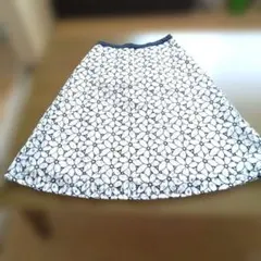 美品！人気ブランドanysis　ネイビー花柄刺繍フレアスカートXSサイズ