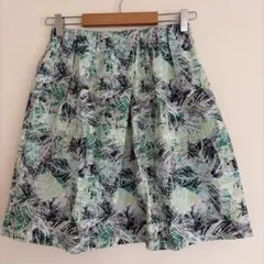 レディース　膝丈スカート　新品　ボタニカル　花柄のサムネイル