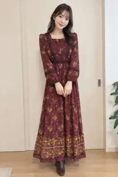 axes femme ボルドー 花柄 ロングワンピース