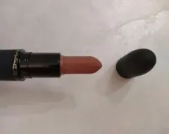 MAC 【オフ ザ マーケット】パウダーキスヘイジーマットリップスティック