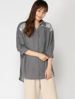 axes femme シアーチェックロングシャツ チャコール M 未使用のサムネイル
