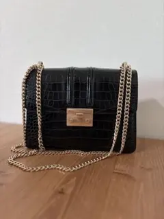 CHARLES & KEITH クロコダイル風ショルダーバッグ