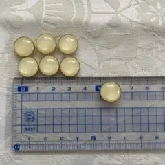 光沢のあるライトイエローボタン 7個セット