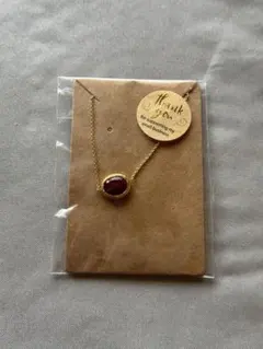 ゴールドネックレス 赤色ストーン付き