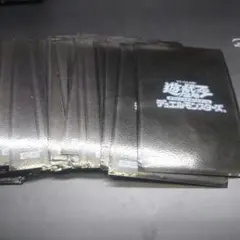 遊戯王［希少　オフィシャル　初期ロゴ スリーブ　メタリックブラック　黒　85枚］ 遊戯王［希少 オフィシャル 初期ロゴ スリーブ メタリック