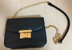 ブラックショルダーバッグ ゴールド金具