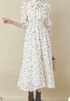 トランテアンソンドゥモード フロントカットアウトプリントワンピース