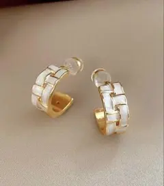 Item thumbnail for item 227516c3-ba40-4572-872a-6fe08c55e853