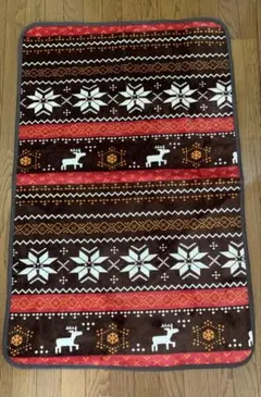 鹿と雪の結晶模様のラグマット　120×80