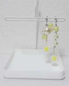 【人と被らない】星モチーフのアシンメトリーピアス｜淡色×個性派