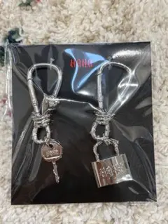 HANA BAD LOVE カラビナセット 新品未開封品 - メルカリ
