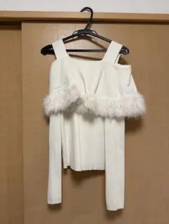 オフショルダー ニット ファー付き ホワイトのサムネイル
