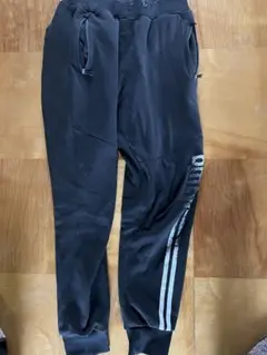 ブラック スウェット