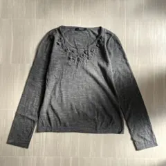 【アクアスキュータム】 ウール100%ニット 花柄刺繍 ビーズ付　Mサイズ　秋服