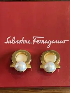 Salvatore Ferragamo パール付きイヤリング　ヴィンテージのサムネイル
