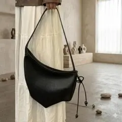 【新品】ワンショルダーバッグ ブラック ミニバッグ 斜め掛け レザー調 変形