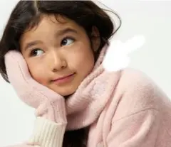 完売品。新品タグ付き。カウズコラボヒートテックスフレヤーンニットネックウォーマー