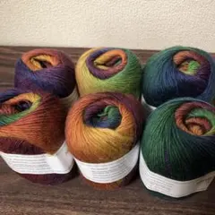 グラデーションウールヤーン6玉 落ち着いた感じのレインボーカラー