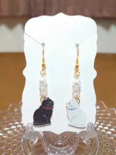 ハンドメイド　猫　ネコ　ピアス　白猫　黒猫　動物　アニマル　パール　レジン