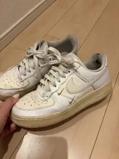 NIKE AIR FORCE 1 ホワイト ゴールド スニーカーのサムネイル