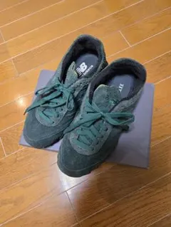 AURALEE ダークグリーン スニーカー