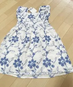 ZARA 花柄刺繍の半袖ワンピース 5-6歳 116cmまで