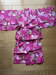 美品！ ハローキティいちご柄 ピンクワンピ型着物 100cm~