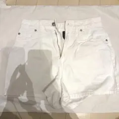 H&M DIVIDED マムショートパンツ ハイウエスト ホワイトのサムネイル