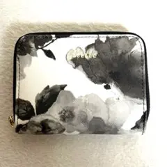 美品　ミニ財布　スキミング防止じゃばらカード入れ　Box型小銭入れ