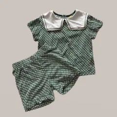 襟付き緑色チェック柄トップスとショートパンツセット