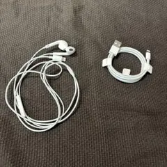 iPhone 充電コード（新品）＆イヤホン（短時間使用）