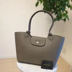 Item thumbnail for item 06c313a7-9503-498c-acee-2f7e4d8c8c52