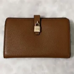 A586 マイケルコース　ブラウン 二つ折り財布 金属チャーム　キャメル