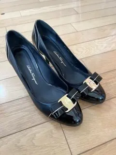 [美品]フェラガモ　エナメルパンプス　ブラック35.5D