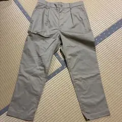 ベージュ スラックス