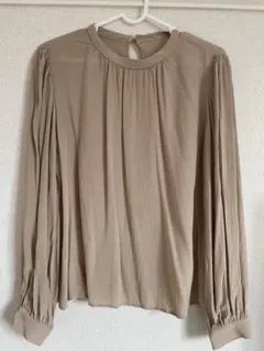 ブラウス　オフィスカジュアル