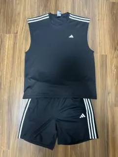 adidas タンクトップとショートパンツセット ブラック