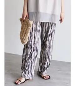 プリーツパンツ