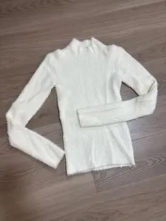 美品　ZARA ホワイト 長袖ニット