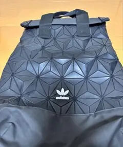adidas 幾何学模様 ブラックリュック